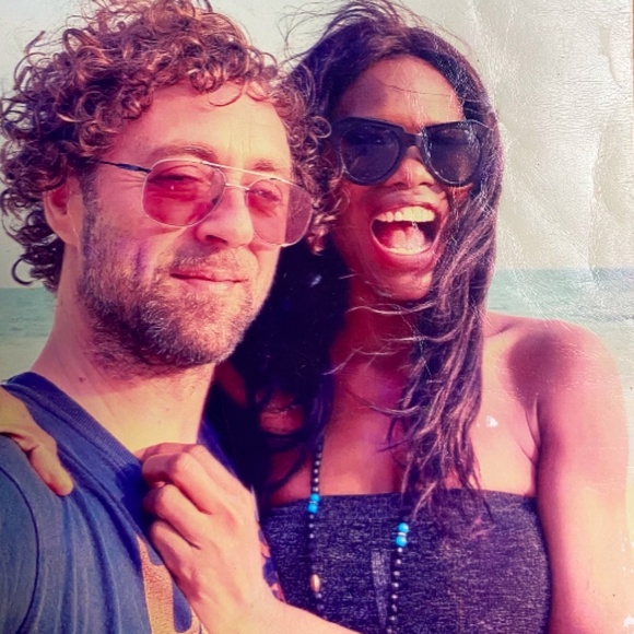 Meet your Posher, Sade - Picture 1 of 7